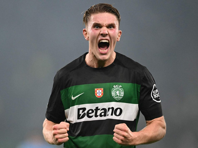 躺着进球，热那亚前锋科隆博在倒地情况下一脚完成破门（倒地一脚！热那亚前锋科隆博卧射破门）