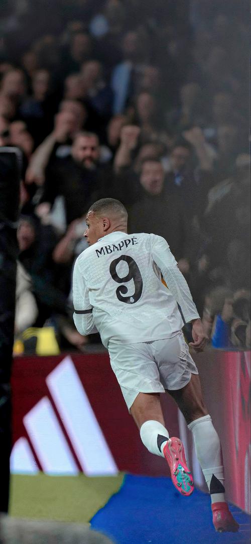 世体：巴萨仍考虑签格里马尔多；坎塞洛、穆尼奥斯也愿意加盟（世体：巴萨未放弃格里马尔多，坎塞洛和穆尼奥斯同样愿加盟）