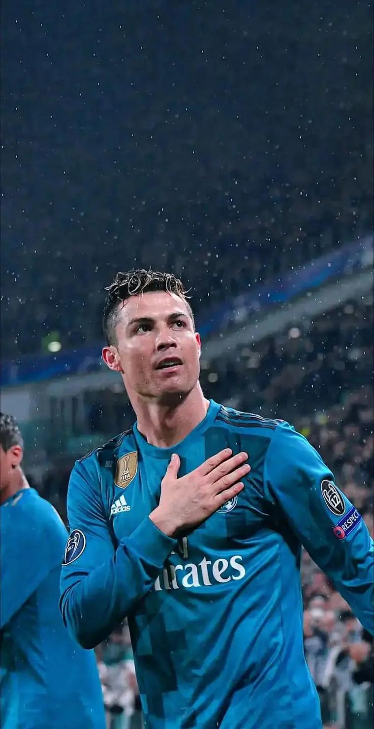 奥莱报列五大联赛有美资背景的俱乐部：共24家，英超有9家（奥莱报统计：五大联赛有美资背景俱乐部24家，英超占9家）