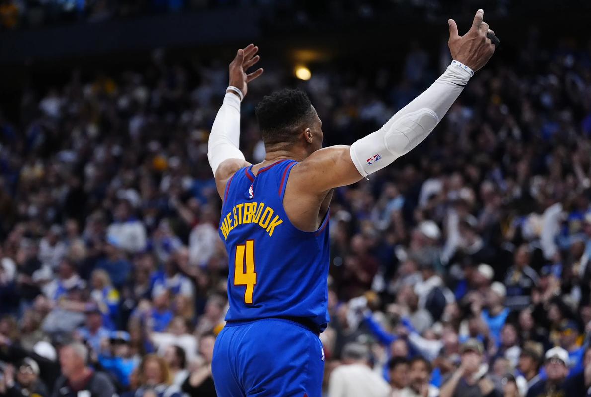 动漫展示欧冠新一轮第一比赛日的结果：（以动漫形式呈现欧冠新一轮首个比赛日赛果）