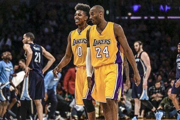 西甲：皇马客场2-2战平比利亚雷亚尔（西甲联赛：皇马客战比利亚雷亚尔2-2收场）