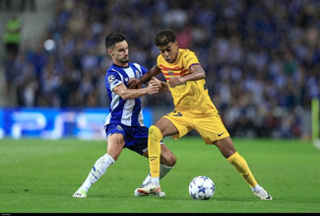 马竞表彰50年以上的老会员，球队主席塞雷佐出席并颁发纪念章（马竞为入会50年以上资深会员授勋，主席塞雷佐亲临颁发纪念章）