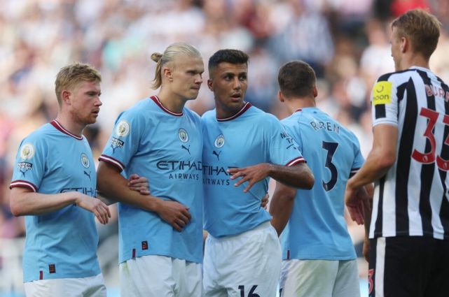 太阳报：英超想本赛季引入裁判摄像头，联盟将要求俱乐部同意（太阳报：英超计划本季启用裁判摄像头，需经各俱乐部批准）