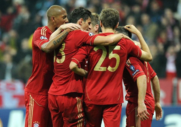 咪咕前方！@胡金秋21 手持冠军鼎登场，@浙江广厦篮球俱乐部 新赛季出征仪式（直击@浙江广厦篮球俱乐部新赛季出征仪式：@胡金秋21 手捧冠军鼎亮相）