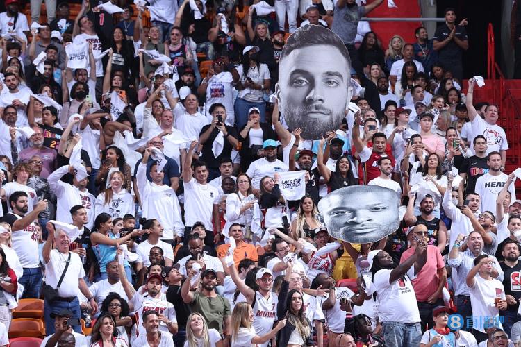 克拉克：世界杯扩军欧洲区晋级更难了，98年欧洲有近一半名额（克拉克感叹世界杯扩军：欧洲出线更难了，1998年几乎拿到半数名额）