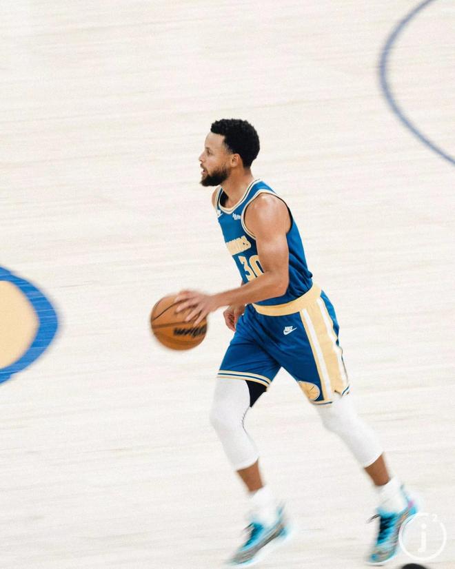 世体：塞尔塔女主席是拉什福德的球迷，并收藏该球员签名球衣（世体：塞尔塔女主席是拉什福德粉丝，珍藏其签名球衣）