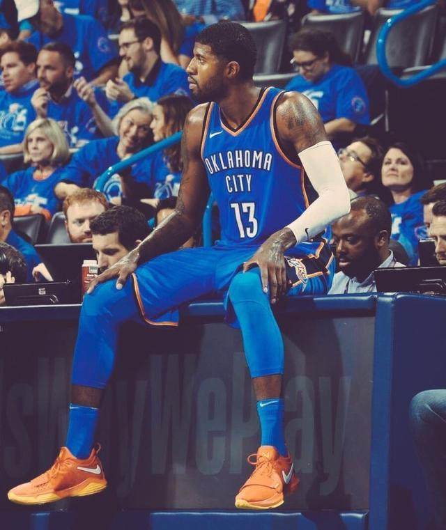 巴媒：内马尔左膝半月板受伤，无缘2025年剩余全部赛事（巴西媒体：内马尔左膝半月板受损，将缺席2025年余下所有比赛）