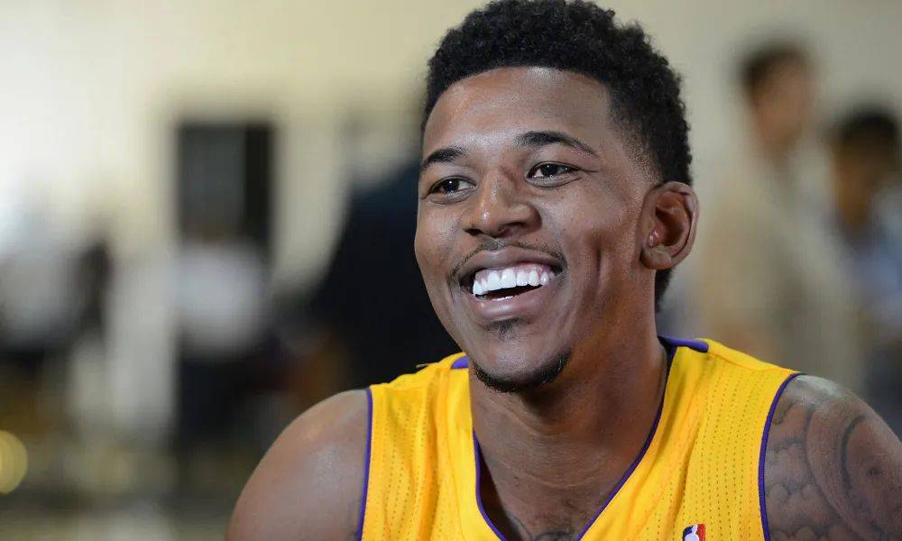 演员潘粤明批评国安：越南也输，你们真行（潘粤明怒批国安：连越南都输，真让人无语）