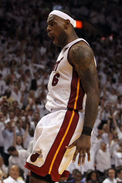 里程碑！兰德尔个人NBA生涯得分突破14000分大关（兰德尔生涯总得分破14000，职业里程碑达成）