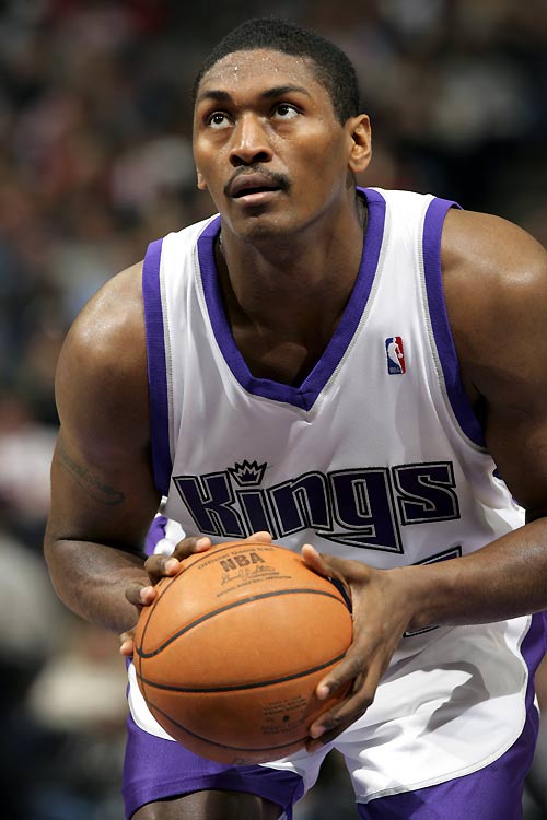 TA：贝隆因指示球员在赛前列队礼中背对对手被禁足6个月（TA：因要求球员在赛前列队背对对手，贝隆被禁赛半年）