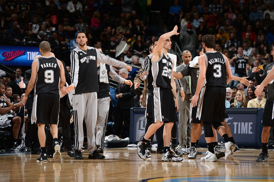 詹姆斯关键助攻锁定胜利（詹姆斯送出致胜助攻）