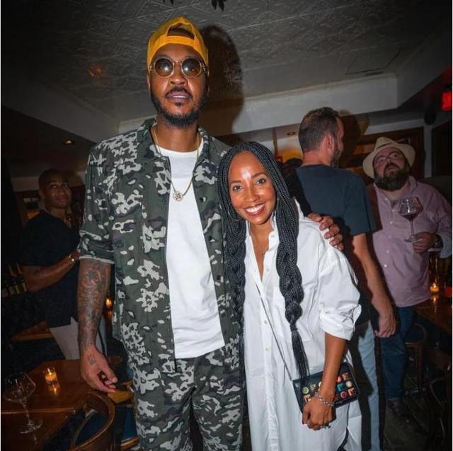 伤愈回归，三笘薰重返球场进行单独训练（三笘薰伤愈复出 重返球场展开个人训练）