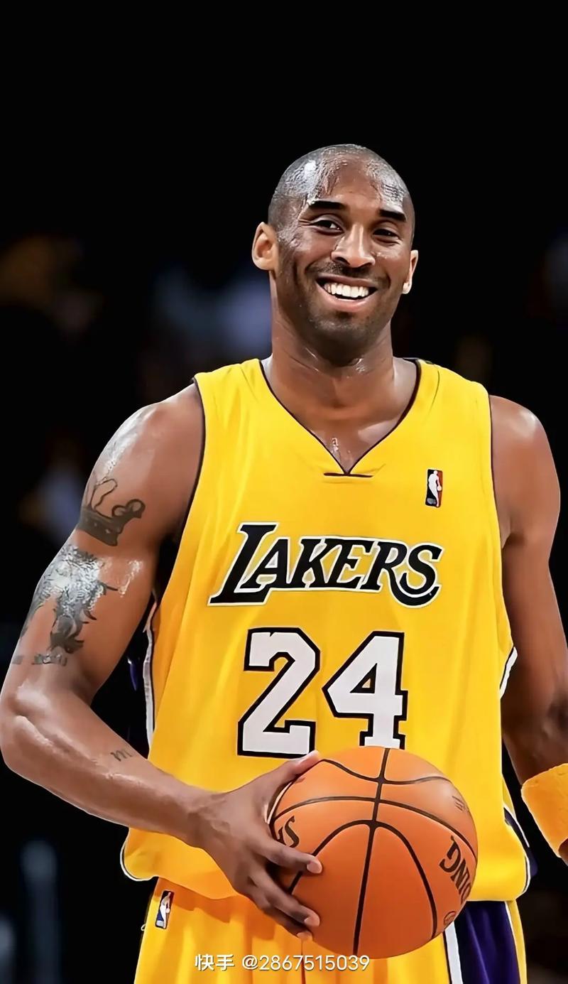 拜仁新战术体系攻守兼备（拜仁战术革新，攻防兼修）