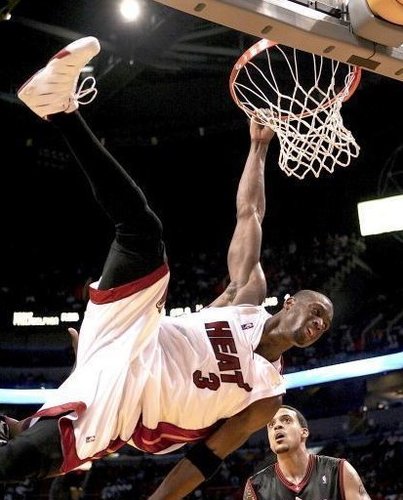 已经低头！高层调解之后阿隆索主动“示好”明星，愿意更改新战术（高层调停后阿隆索向明星递橄榄枝，愿调整新战术）