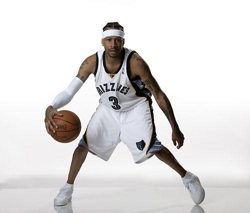 火箭哈登末节爆发连得15分（哈登末节发威为火箭连取15分）